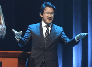 tinyblogtim:  Markiplier conducting the audience like a symphony orchestra.SXSW Gaming