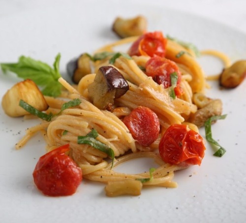 A few fresh, seasonal ingredients are all you need to whip up this tasty meal.Thick Spaghetti with C