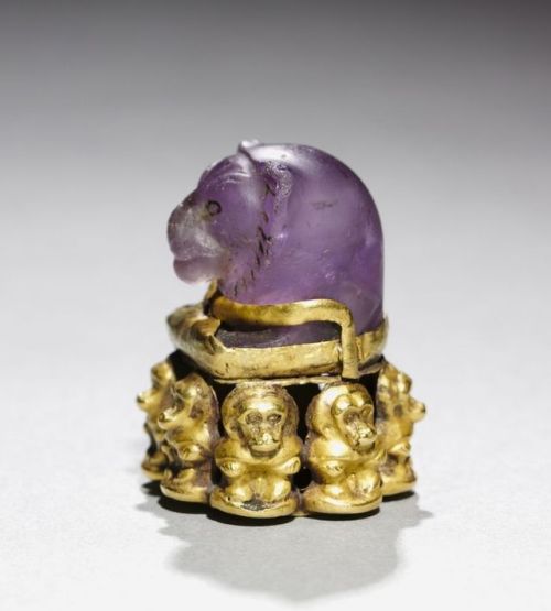 Pendant, Napatan, c.700 BC (amethyst and gold), 25th Dynasty (780-656 BC) Currently at the Cleveland