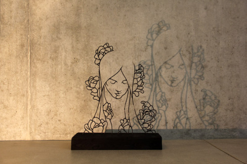 littlelimpstiff14u2:Sketches in the Air: Delicate Figures Drawn in the Air with Welded Steel Rods by