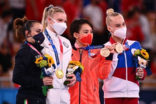 agathacrispies:Vanessa Ferrari of Team Italy, Jade Carey of Team USA, Mai Murakami of Team Japan, an