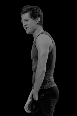hungergasmes:  Tom Holland being sexy af on the set of Spider-Man: Homecoming  