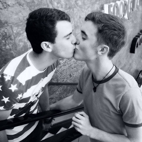 spachetti:those-cute-boys:More cute boys here: http://www.thosecuteboys.com  