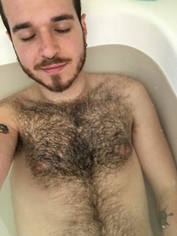 thepatronsaintofgays:I’m always the most relaxed when enveloped by water.