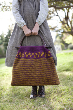 Acalmstrength2013:  You Guys.  There Is An Anne Of Green Gables Knitting Book!!!