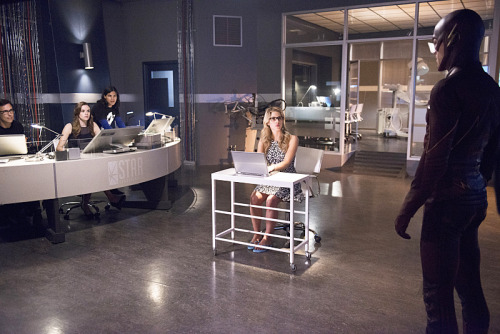 emilybettdaily:  Felicity Smoak in The Flash “Going Rogue”, 1x04. 