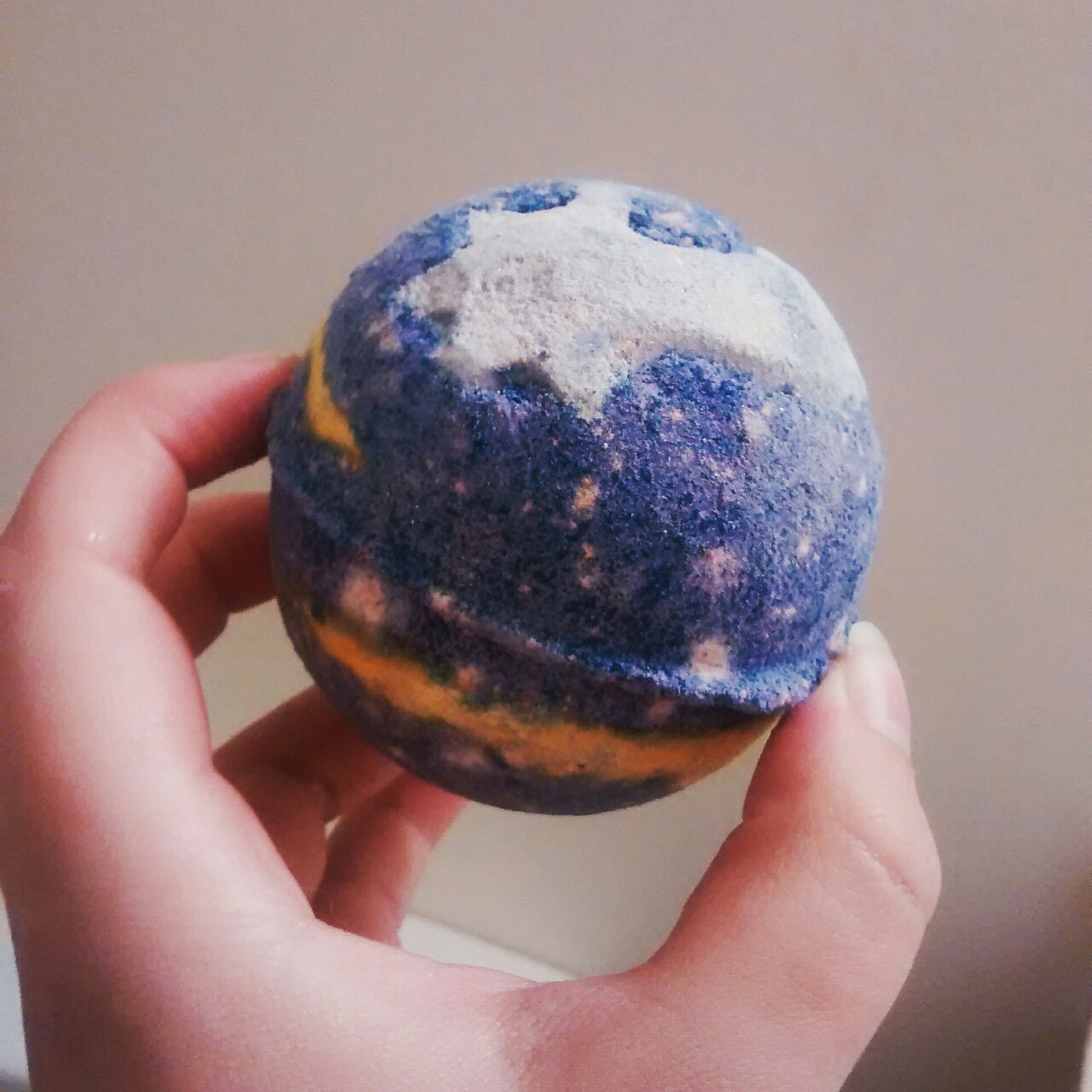 carlycrosby:  Love this bath bomb