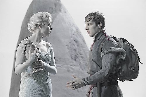 captainswansource:  Elsa and Kristoff (and adult photos