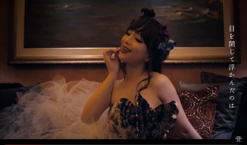 浜崎あゆみ / FLOWER【Music Video】 6月29日、17th New Album『M(A)DE IN JAPAN』リリース!!今作は、シングル楽曲を一切含まず、新たに書き下ろされた新曲