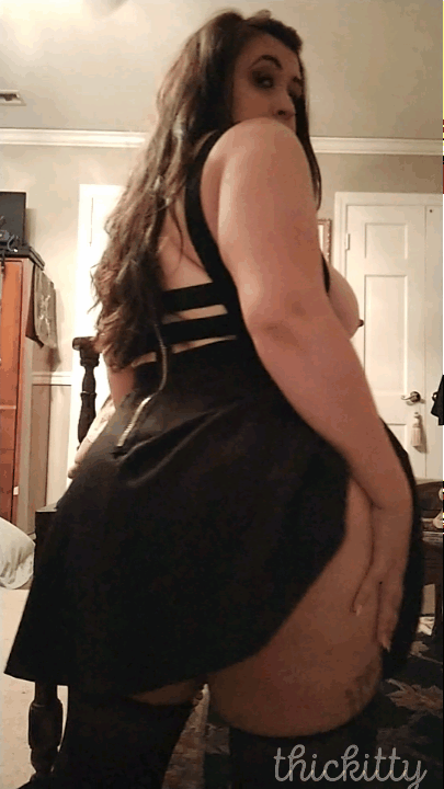thiickitty:  A little smile, a little tease 💜  manyvids // wishlist // ko-fi