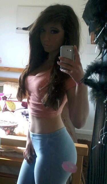 sillybimbobabes:  The MirrorAmber’s mirror was broken. She NEEDED that mirror for