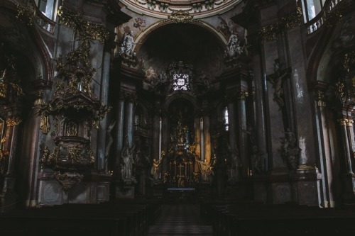 ancient-serpent:  Church of Saint Nicholas (Kostel svatého Mikuláše), Prague