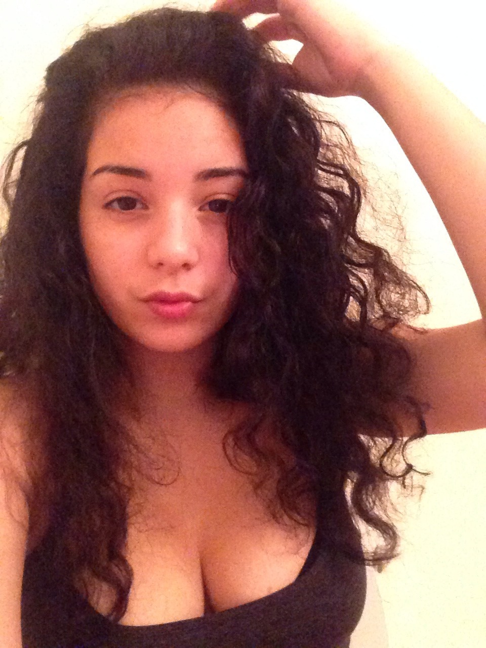 mobbinonthalow:  no make up nothing in my hair  in sweats -