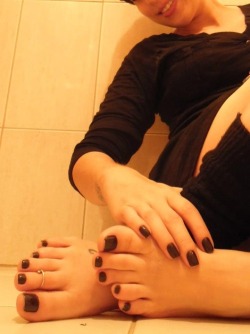 feet4cummin:  lookatmysexytoes:  Perfect