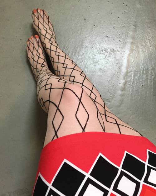 Diamonds on my #legs #tights #stockings #pantyhose #nylons #hosiery #dress #ootd #hoseb4bros