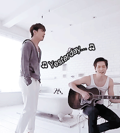  When Jonghyun cracks a note 