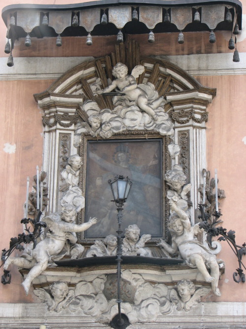 ganymedesrocks:  littlelimpstiff14u2: Small Madonnas Romans call madonnelle (small Madonnas) the tiny shrines (called edicole from the Latin,aedicula , diminutive ofaedes, temple))  hanging on the walls of many old buildings. There are well over 500 of