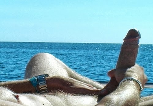 daddysbottom:Up Periscope! If he’s ever stranded out at sea, it won’t take long for ships miles away to spot this.