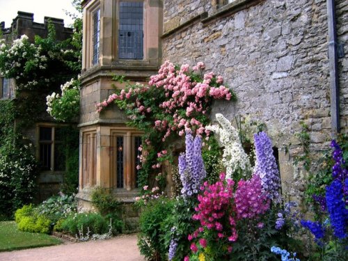 medieval-woman:Haddon Hall in Derbyshire by JR P  