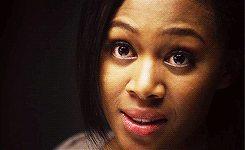 my-thoughts-of-flight:  Sleepy Hollow 1.04  look at those dainty lady fingers holding