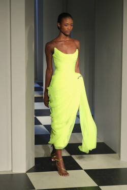 lelaid:Alicia Burke at Oscar de la Renta