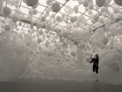 ruineshumaines:  Scattered Crowd, 2002 by William Forsythe.