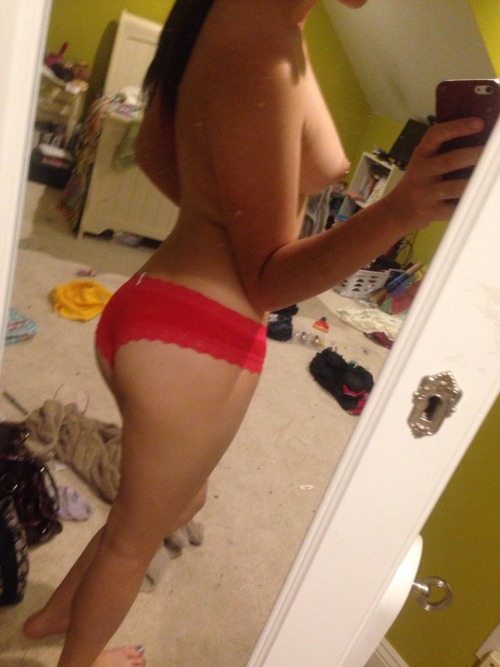 simplysluty:  Someone requested my booty (because you guys obviously don’t see it often enough)