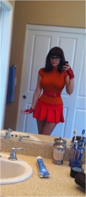 willreviewcomicsforfood:  Velma <3