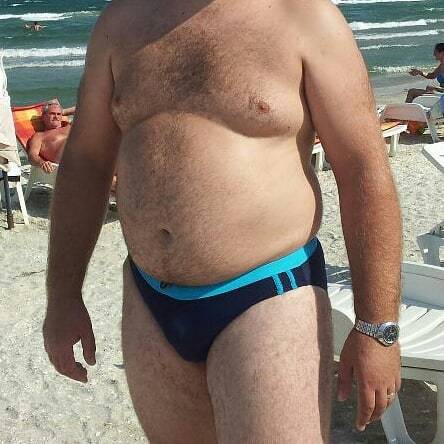 Amazing speedo dad . . . . . . #beardmunchersubmission #bearsinspeedos #bearsofinstagram #bearscruff