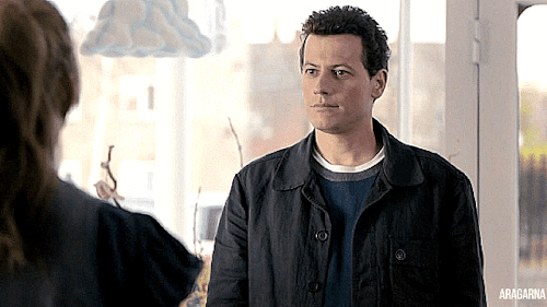 Ioan Gruffudd As Alec In Foster (2011)