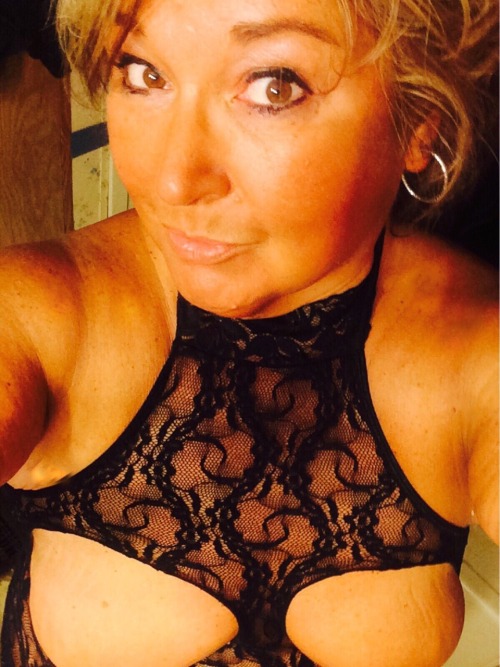 liz1010:  Wish I was getting fucked tonight, just hard wide open fucking  Sound like fun