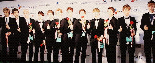 krisl3ve:Chanyeol who is not the leader but kept ordering around