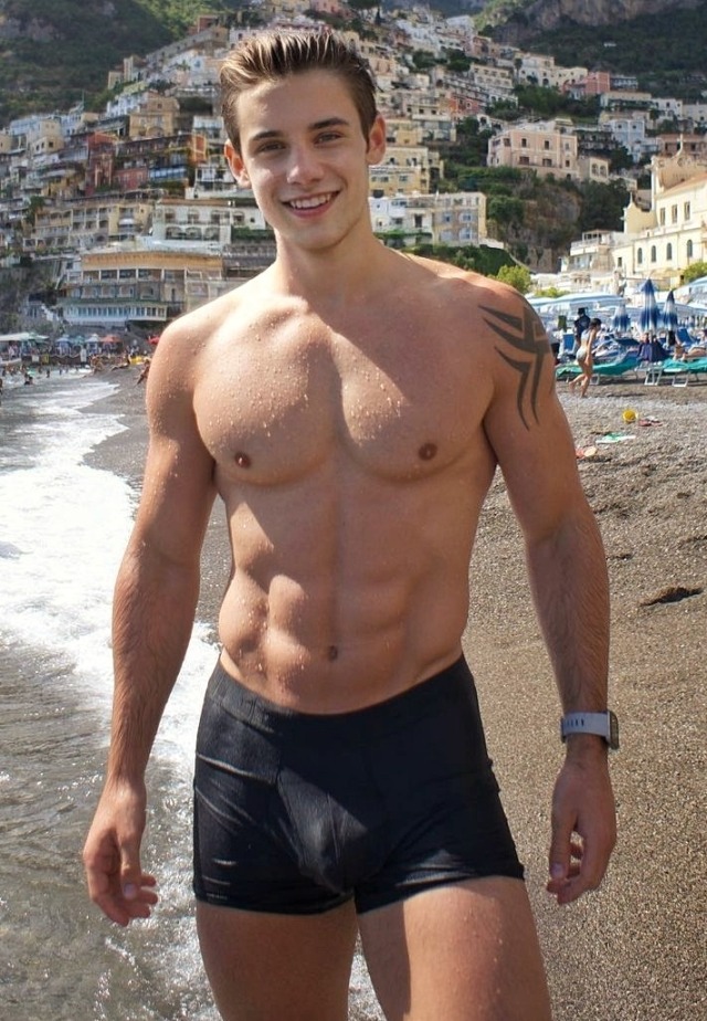 gremi087:hammonia-man:he is very beautiful. I wish that I looked just like him.