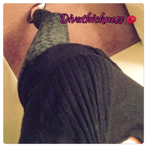 divathickness:  Happy Monday my sexies… Enjoy 💋