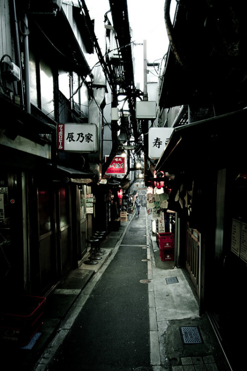 layhana:  Noodle Alley by Frank K Lee on Flickr. 