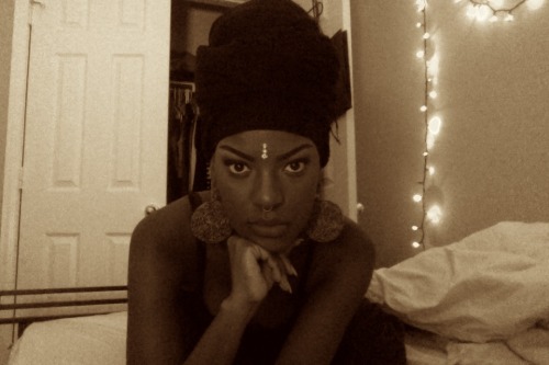 thefakerihanna:here’s to black beauty #BlackoutDay &lt;3