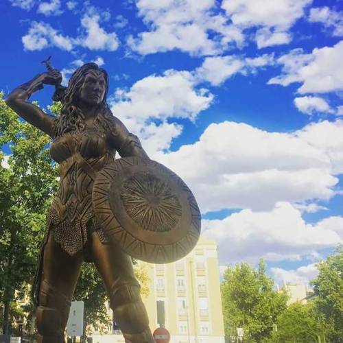 curtvilescomic: dianapforlunch: Wonder Woman statue in Madrid, Spain. And not just Wonder Woman. The