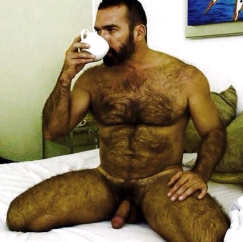 hairymacho:  http://hairymacho.tumblr.com. 