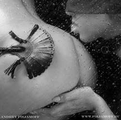 darkangelsbride:Photo by Andrey Piejamoff