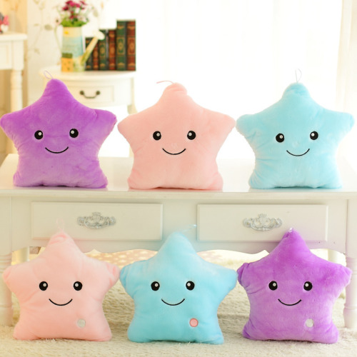 littlegirlybits:  cukawaii:light up star plush £9.40 (พ.25)   free shipping   WANT