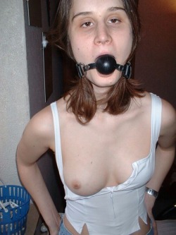 leonardolandon:  A real slave girl next door,