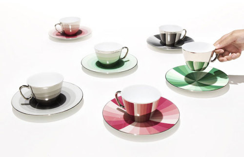 DESIGN - “Waltz” Reflective Cups PatternsJapanese design brand D-Bros has imagined the tea set “Walt