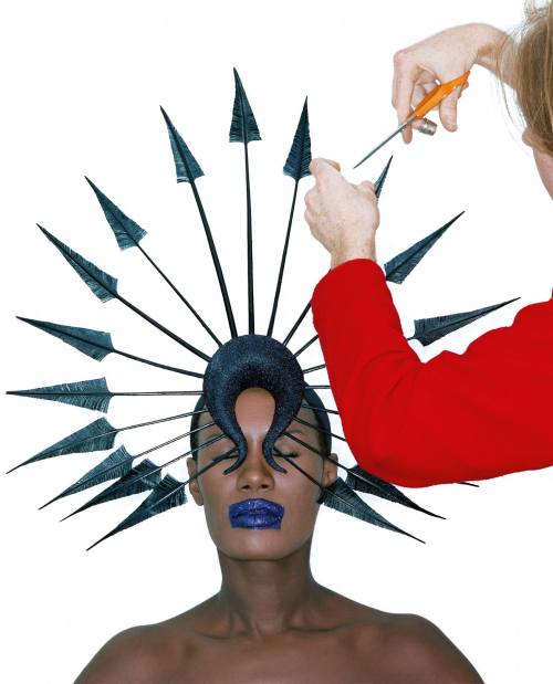 design-is-fine: Grace Jones, wearinf Philip Treacy, photos by Kevin Davies. “I design hats to enhanc