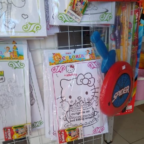 93 Hello Kitty para colorir