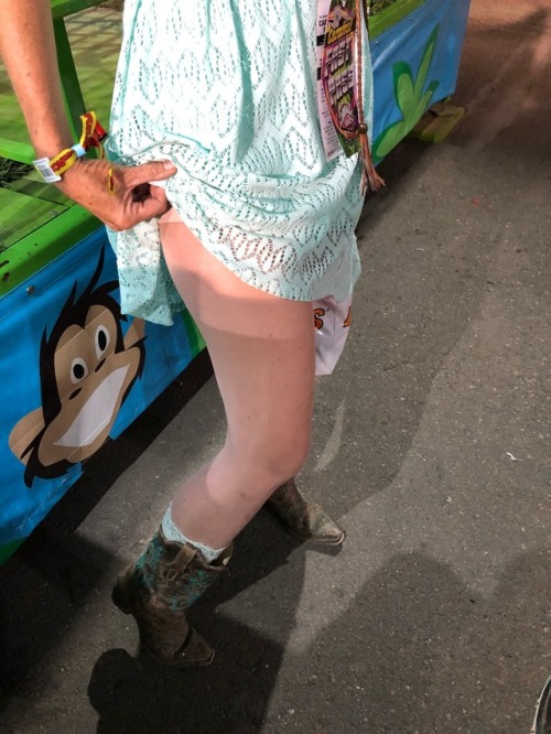 transparentfantasy: I got a date with a girl, a pretty ranchers daughter, Green eyes and golden hair