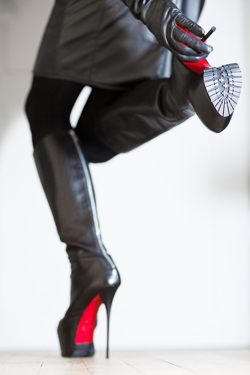 Leather bootshttp://5-inch-and-more.tumblr.com/archive