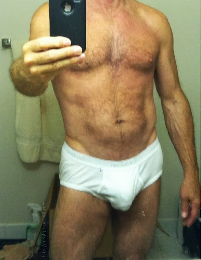 daddydawgs:  think daddy knows the power he has over his little boy when he walks
