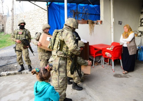  Terör örgütü PKK mensuplarına yönelik operasyon nedeniyle sokağa çıkma yasağının sürdüğü Şırnak'ta 