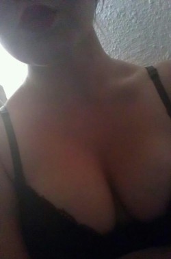 hornyy-blogger:  Lady from @unexxxposed - Thank you for the wonderful submission :)