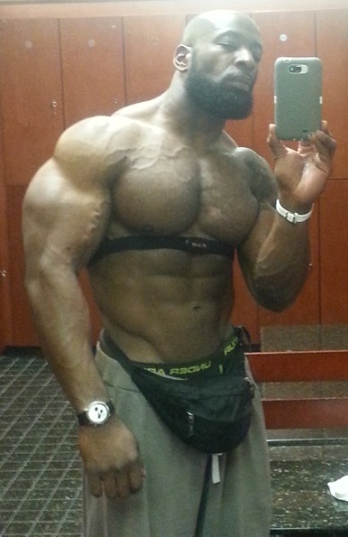 needbbcnow:  Bigger than my arm.  Yes mmm